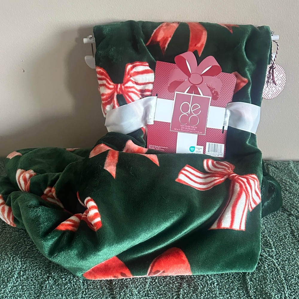 Enchante Hokiday Christmas Throw Green Red Bows Soft Plush NEW!